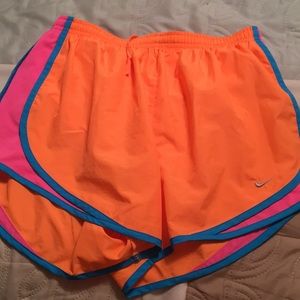 Nike tempo short 3”